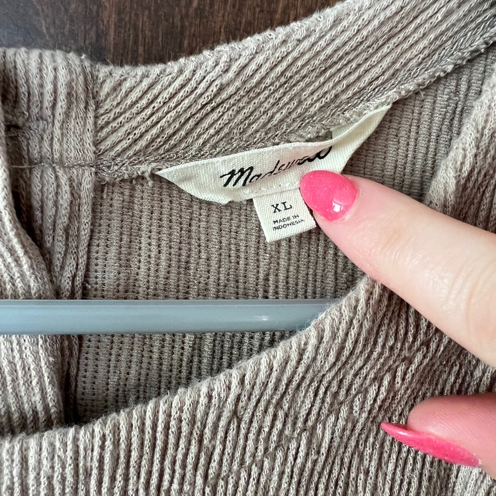 Madewell Textured Button Back Top - Picture 2 of 3
